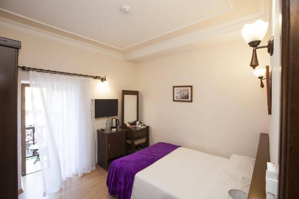 White Pearl Hotel Kyrenia  Bagian luar foto